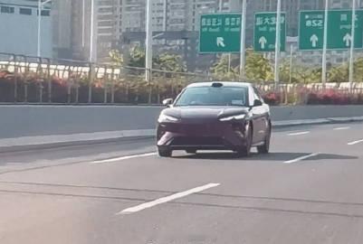 【海洋网旗舰轿车 比亚迪海豹08实车曝光：大波浪尾灯异常醒目】近日，一...