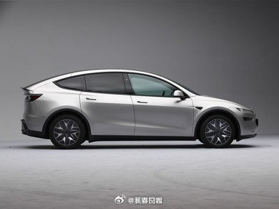 #特斯拉ModelY后轮塌陷#🚗近期中国发布服务公告：2025年8月至12月生产的部分6座版Model Y，车辆后弹簧总成或无法达到预期性能。官方将为涉事车辆免费更换后弹簧总成，优化后的配件支撑性、耐用性更好。本次属于售后服务活动，并非市场监管备案召回，车主可在到店保养/维修时一并处理，也可联 ​