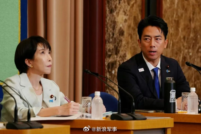 #高市早苗误称防卫大臣为首相#【高市早苗将防卫大臣误称作“首相”，随即改口说：“小泉当首相，还早着呢”；日媒：小泉被认为“后高市时代”最热门的接班人】#高市早苗口误称小泉进次郎为首相# 据朝日电视台报道，在10月19日的日本参议院预算委员会会议上，高市早苗将防卫大臣小泉进次郎误称作“首相 ​