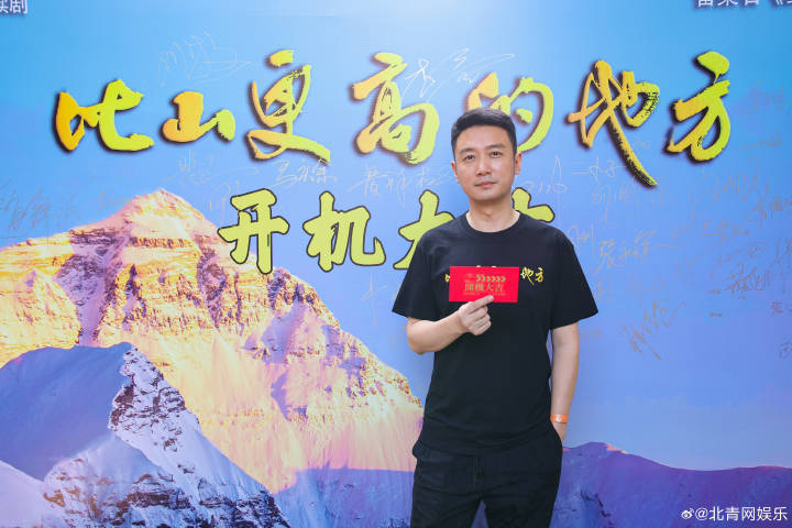 【央一新剧】由 张馨予、巩峥 主演的20集援藏医疗情感剧《#爱在山海间#》定档 9月28日起 登陆CCTV1黄金档首播，为了后面献礼剧加量放送，每晚三集连播（晚8:00播2集+晚间新闻后10:35再播1集）！
预计全网同步跟播！ ​