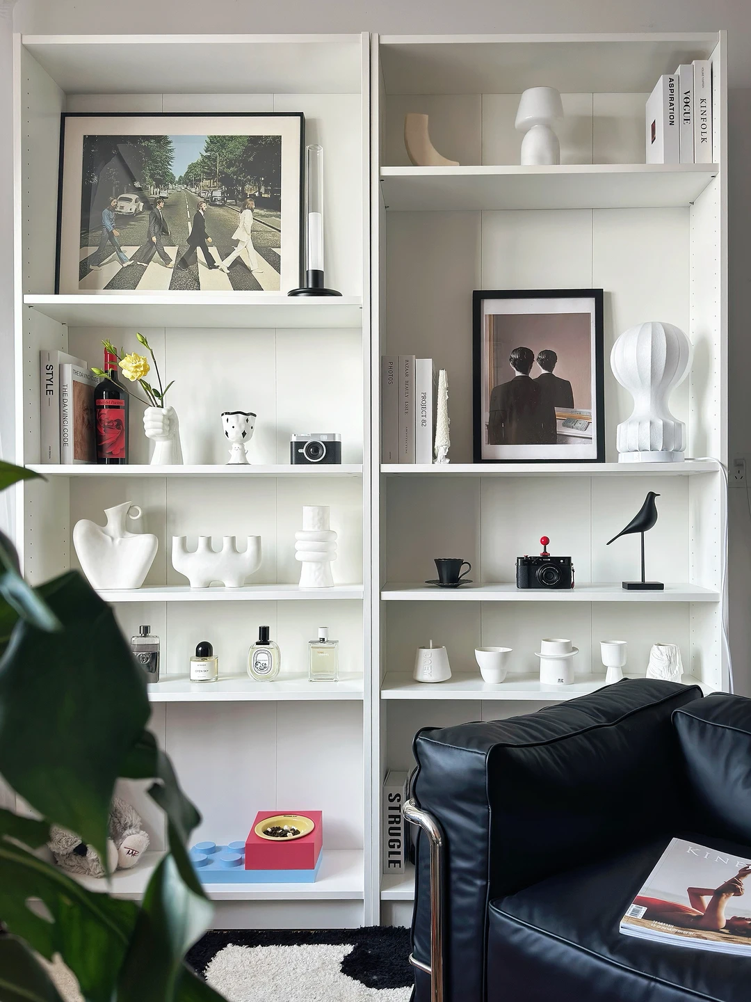 这一面墙的书柜终于可以放置小东西了！