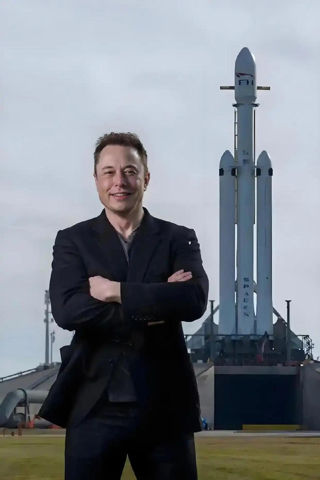 马斯克：SpaceX的目标是到2030年实现星舰每日30次以上发射，换算成年度规模约为1万次。对于网友“到2030年代末，SpaceX的营收将增长2090%，特斯拉的营收将增长119%”的预测，马斯克认为特斯拉和SpaceX将有超预测的表现。 ​