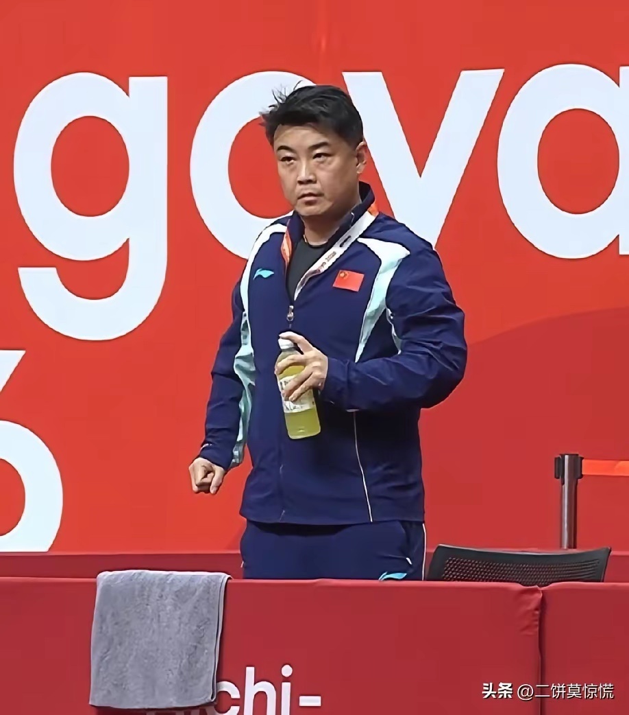 突然就理解王皓了，
他为什么那么生气，
因为，
​他们触碰到他的底线了。
​王皓打球时拿过18个世界冠军，退役以后带出了樊振东，王楚钦这些主力，成绩没得说，而且也不是情绪化的人。
​这一次，为啥没忍住，是因为有人伤害到他的家人了。
​好多人在他媳妇社交账号下骂，而且还威胁到孩子：你有两个 ​