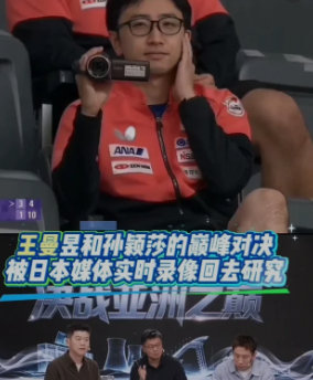 #王曼昱48年来首位两夺亚运女单冠军# 王曼昱赛后说：“8年前我是一个冲击者，一个小将。8年后更多的是承担一些责任，我跟莎莎要把中国女乒的担子撑起来。”这句话比金牌更有分量。 ​
