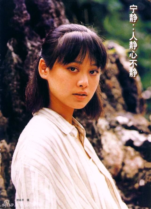 宁静开口想要一套房，婆婆没松口，她转头自己买了
 
1997年，宁静嫁给美国人保罗。
 
第一次去到婆家，婆婆说得十分爽快。家里有五千亩地，存款也不少，结婚礼物随便挑。
 
宁静想了一下，直言想要一套房子。
 
就这一句话，现场的气氛瞬间僵住。
 
站在婆婆的角度，礼物可以送家电，可以送家具，也可以