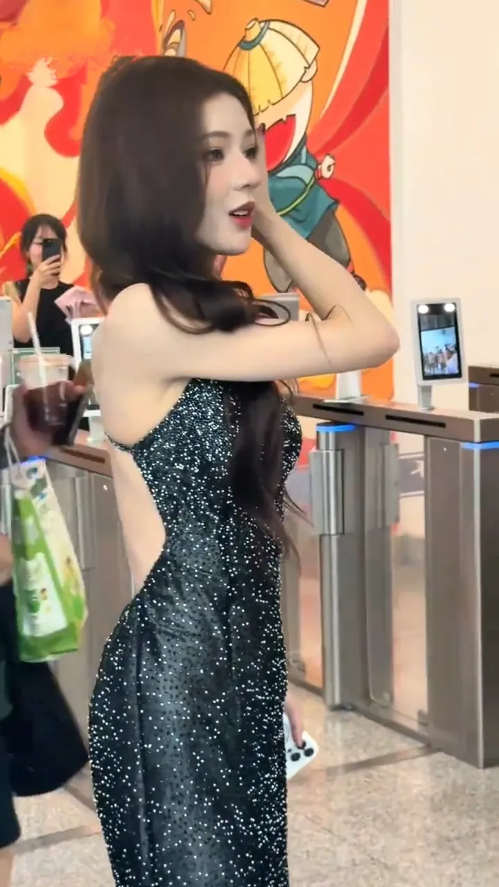 张予曦裸背太美了，身材爆表[比心][比心][爱慕][送自己一朵花]