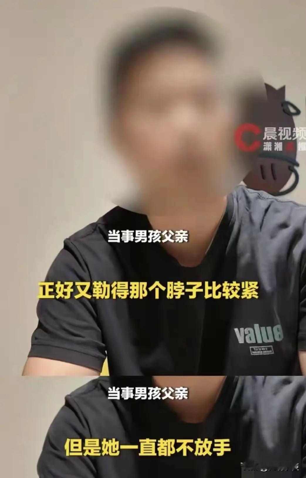 4岁孩子在餐厅跑过去，手碰到女子臀部，父母后来道了歉、相关费用也出了，可这件事硬是折腾到三次调解都没结束，现在还准备打官司。

更没想到的是，完整监控曝光后，伊能静直接下场发声，评论区彻底吵成了两派：这到底是在保护女性边界，还是把一个4岁孩子想得太复杂了？

我一开始看到“4岁男童摸臀”几个字，还以