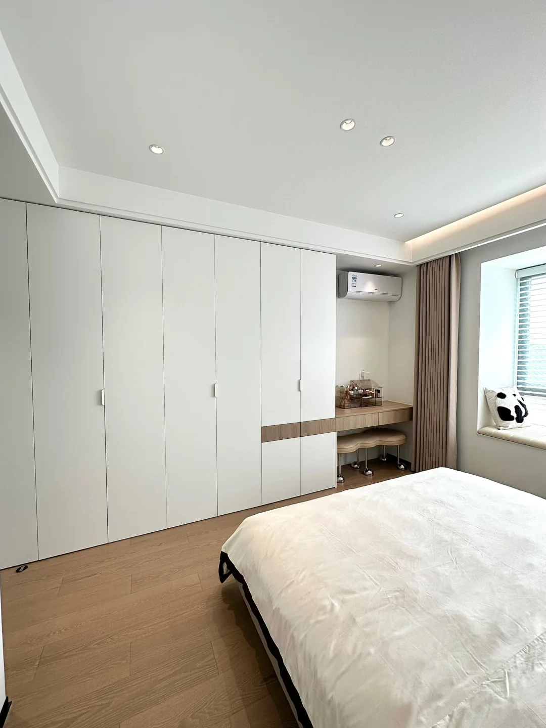 幸亏没听老公的，满墙床尾衣柜设计太香啦！