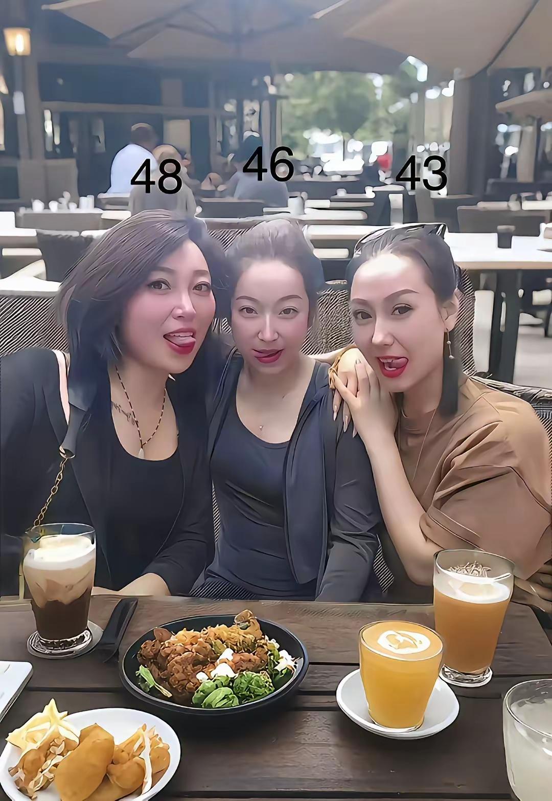 <p>女神 致敬了不起的她 长腿女神 街拍小姐姐穿搭秀 甜妹风 <!-...