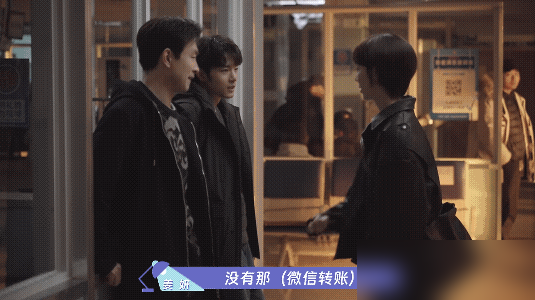 肖战被姜妍一句东北话干懵了。
姜妍说你再给我genggeng，肖战当场愣住，一脸真诚反问：你刚刚说的是英文吗？
《小城良方》片场15个主演，11个东北人，就肖战一个重庆人。天天被东北话包围，把陈醋听成陈处，还认真追问哪个处的。姜妍安利他去搓澡，他说大家都光膀子太尴尬，死活不去。
网友说这花絮比