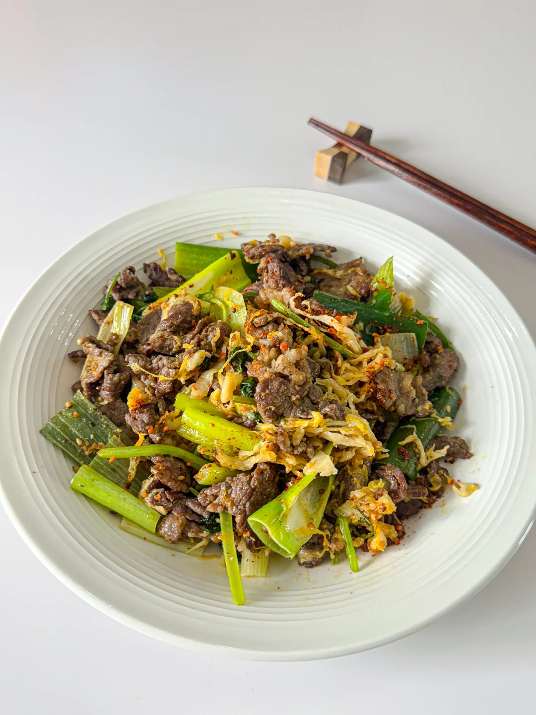 🥩烤肉牛肉这样炒！酸菜一加香到破防