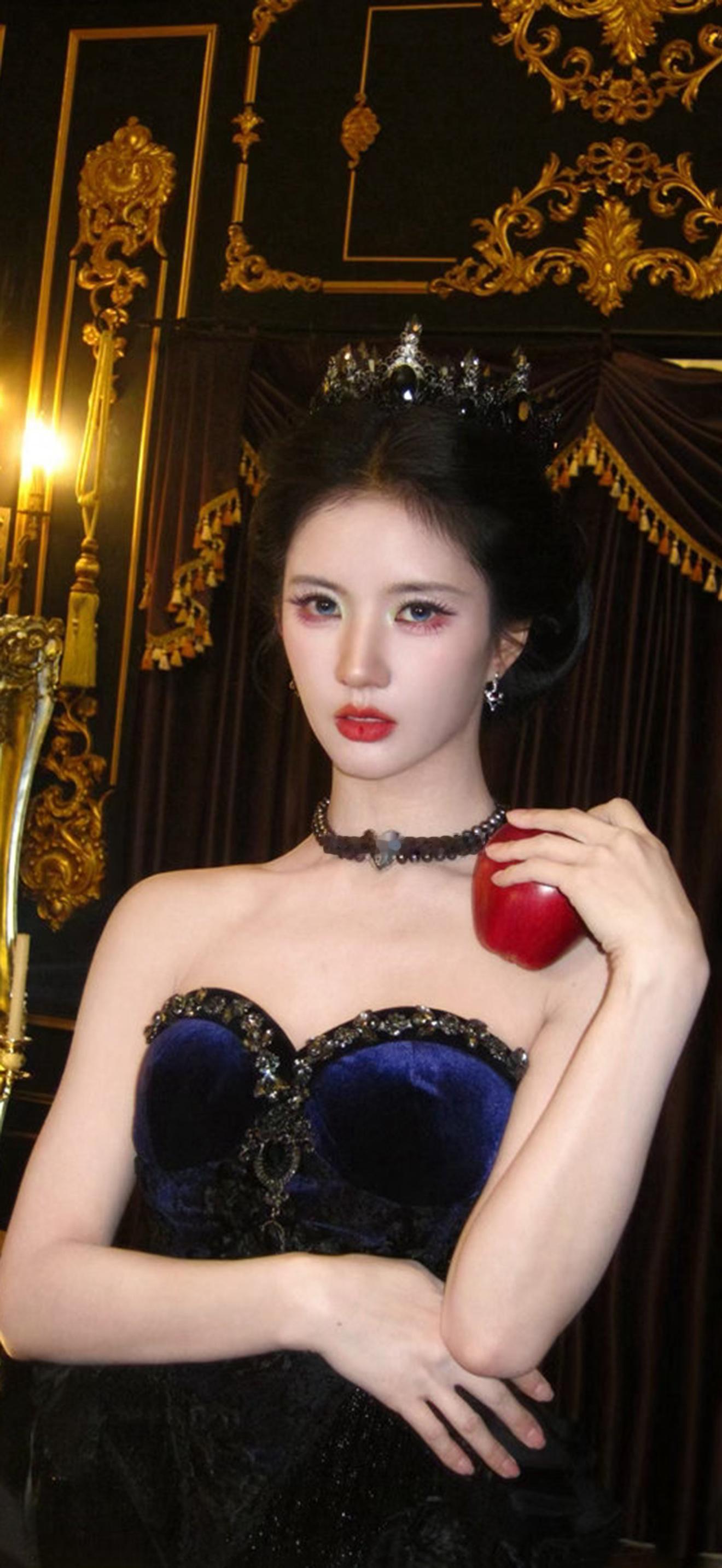 刘些宁壁纸 烛火映王座，女王自风华。
#刘些宁# ​