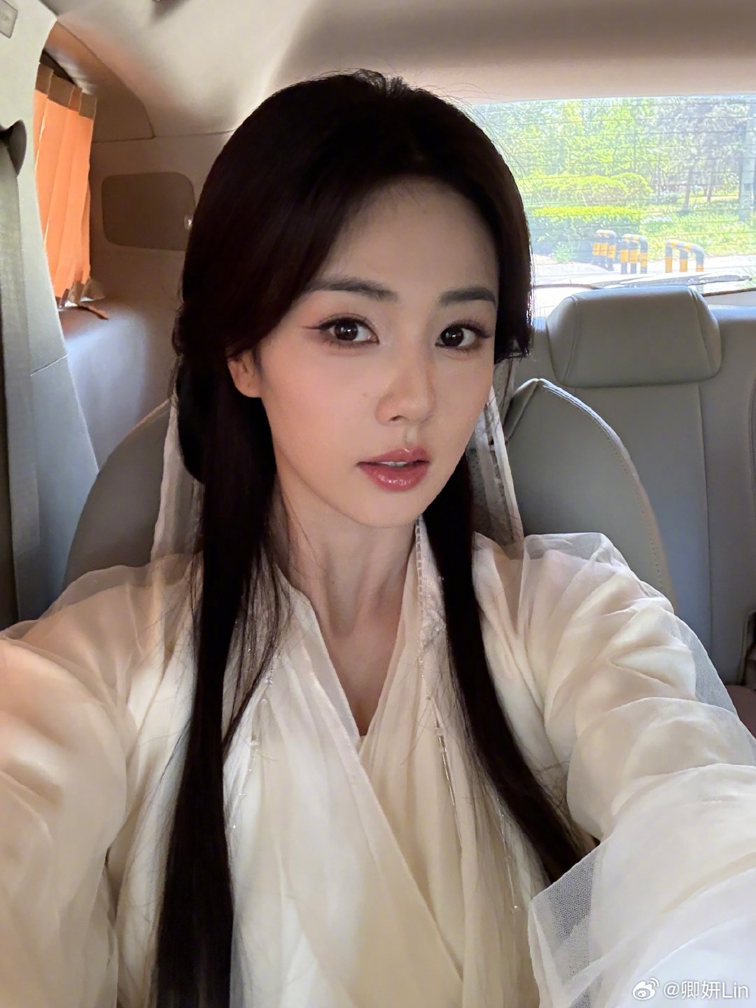 #白鹿[超话]##白鹿方承担机酒损失被质疑# 🦌#白鹿王韵娜# 🦌
“是晴日里的太阳亦是暗夜里的月光”𝐈𝐭𝐢𝐬𝐭𝐡𝐞𝐬𝐮𝐧𝐢𝐧𝐬𝐮𝐧𝐧𝐲𝐝𝐚𝐲𝐬𝐚𝐧𝐝𝐭𝐡𝐞𝐦𝐨𝐨𝐧𝐥𝐢𝐠𝐡𝐭𝐢𝐧𝐝𝐚𝐫𝐤𝐧𝐢𝐠𝐡 ​
