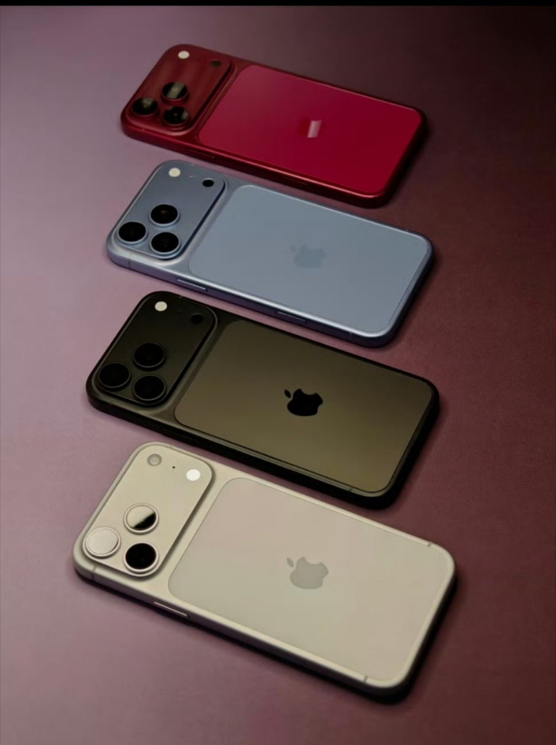 #科技佳ZHJ[超话]##科技先锋官##iPhone18ProMax手机壳曝光#
iPhone18 Pro Max的手机壳模流出来了，新18的灵动岛会做小一点，还有个深樱桃红新颜色。镜头模块看起来加厚好多，机身大小跟上代差别不大，普通软壳还能凑合用，但带全包镜头的旧壳肯定就不行了[思考] ​