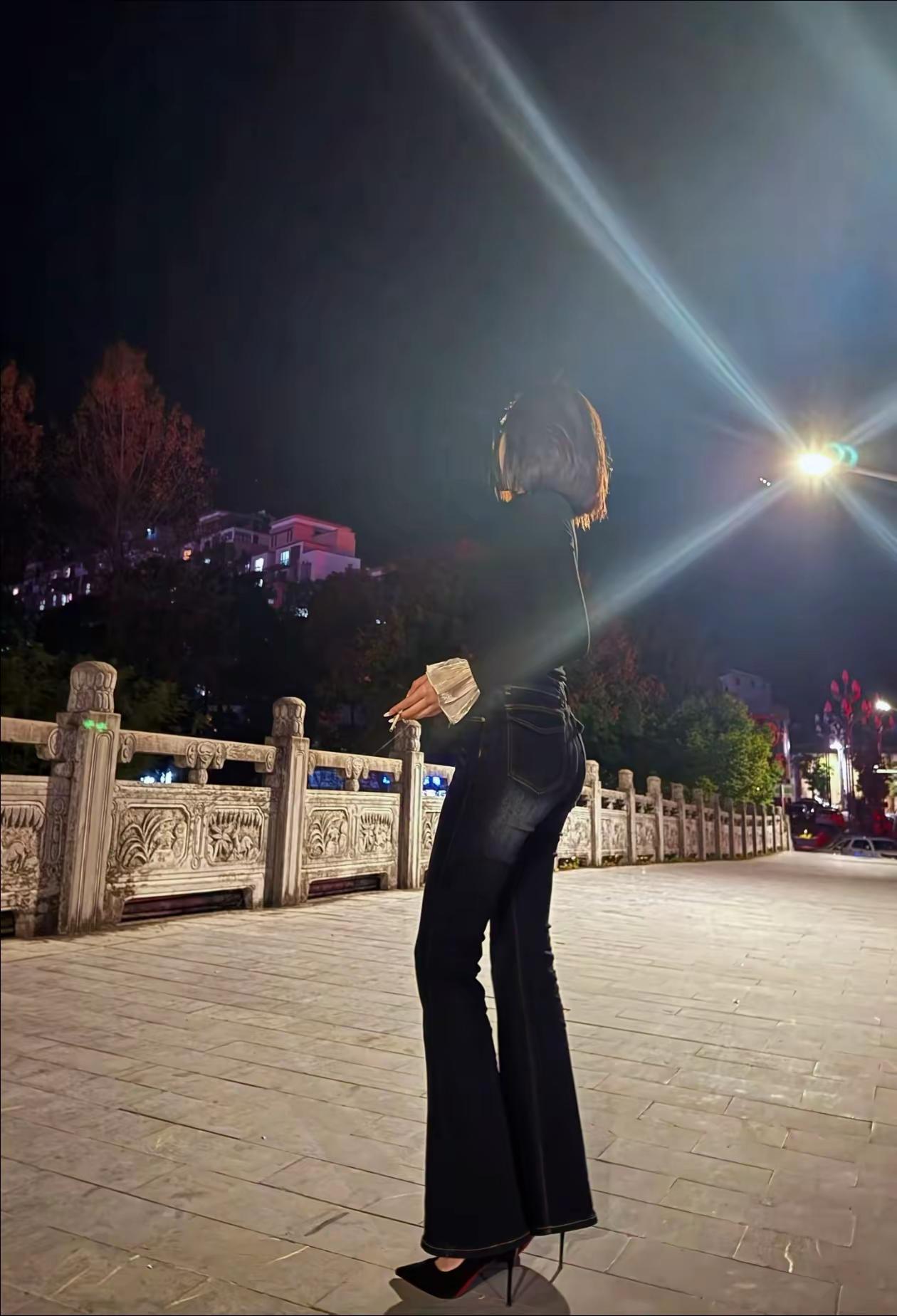 不愧是高跟鞋，我这种屌丝穿起来都好看。