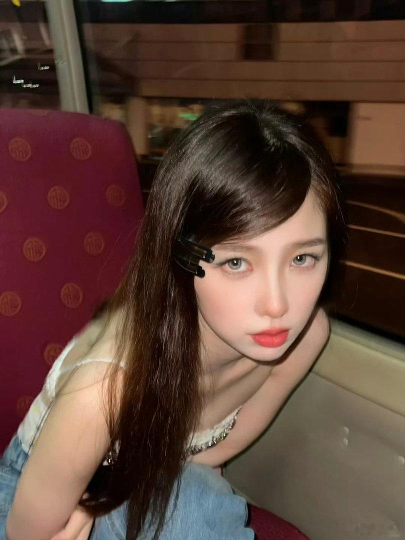 #虞书欣[超话]#  萌 ​
