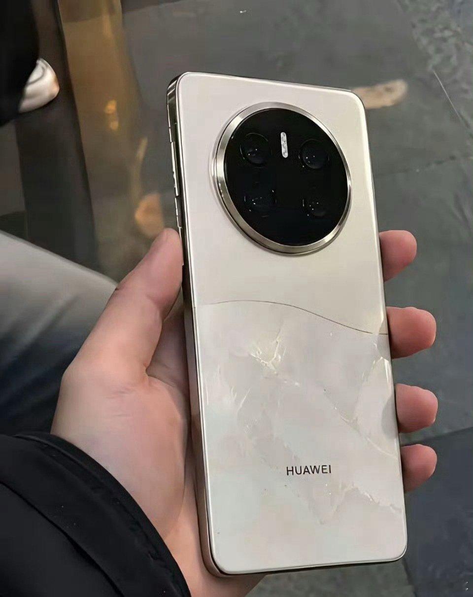 感觉mate90价格不会大涨，估计1000以内
华为Mate90系列预计9.23发布
本次分为四款：
华为mate90，麒麟9030
华为mate90Pro，麒麟9030Pro
华为mate90Pro Max，麒麟9050系列
华为mate90RS，麒麟9050Pro ​