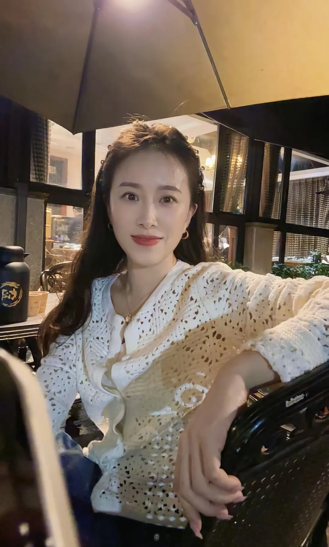 <p>气质美女 <!--{img:0}--></p><img src=...