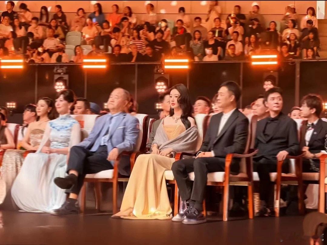 #杨紫[超话]# yz#杨紫# yz

“听闻远方热爱溶溶 爱意弥漫在微风”"𝓗𝓮𝓪𝓻𝓭 𝓸𝓯 𝓵𝓸𝓿𝓮 𝓲𝓷 𝓽𝓱𝓮 𝓭𝓲𝓼𝓽𝓪𝓷𝓬𝓮, 𝓵𝓸𝓿𝓮 𝓲𝓷 𝓽𝓱𝓮 𝓫𝓻𝓮𝓮𝔃𝓮.

​