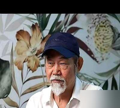 成龙掏400万请不动他，转头10万块去给王宝强当了几分钟背景板。
不是嫌钱少，是怕砸了招牌。元华在《唐探2》里演莫友乾，唐仁师父，几下就把刘昊然制的服服帖帖。戏份就几分钟，片酬10万。
成龙那边是实打实的动作戏，66岁的人，骨头比嘴硬？他原话：打不动了，接了就是拖累人家片子。另一个原因更狠，他怕