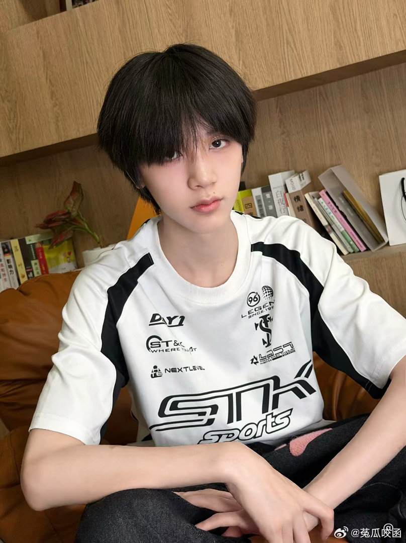 #魏子宸[超话]#  wzc#魏子宸 四代活力舞担# 

世界坍塌和我一起逃吗

​