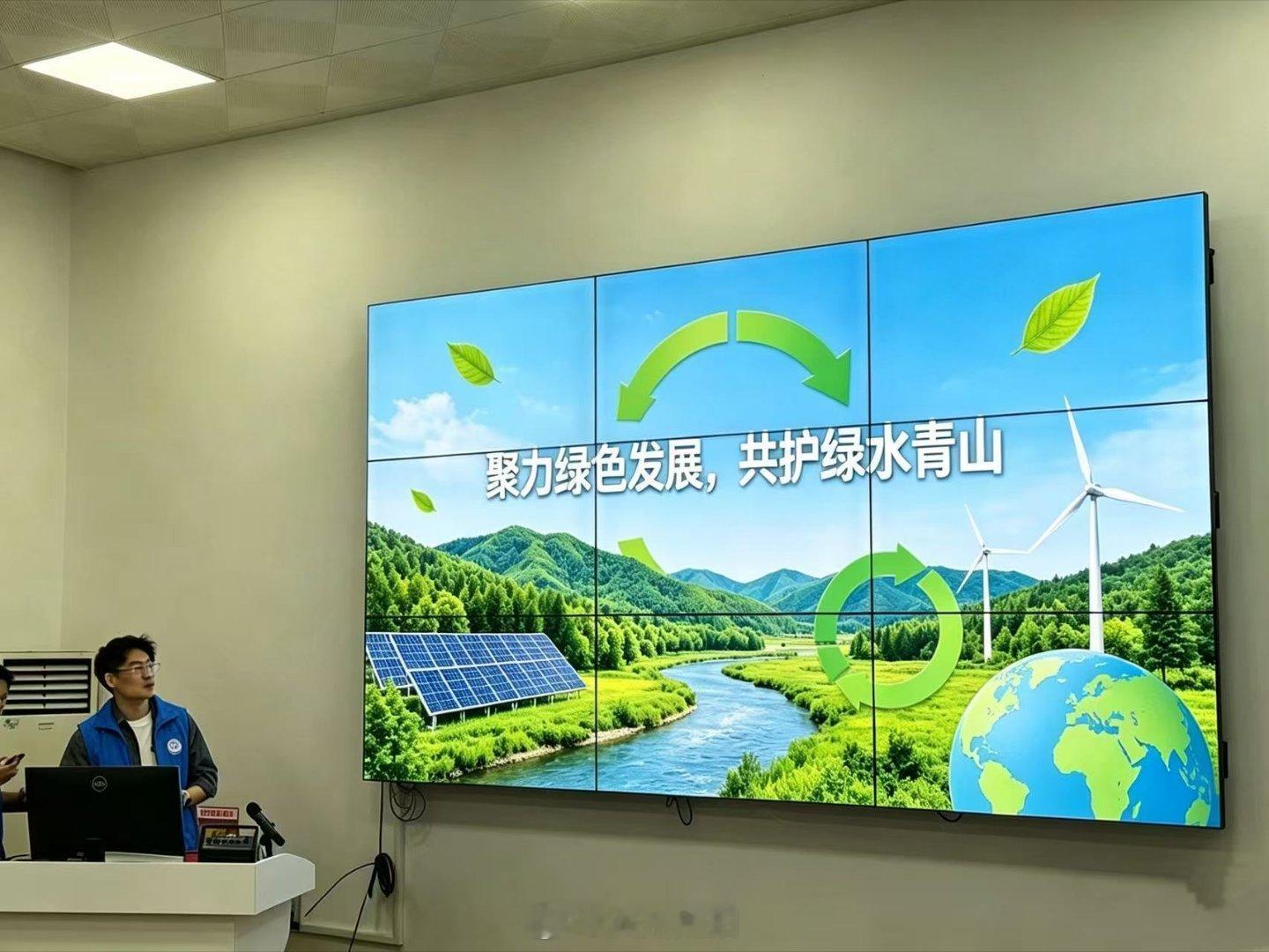 #青春三下乡# 【聚力绿色发展，共护绿水青山】南京工程学院“青禾护绿队”于8月初走进南京市青林社区，开展为期4天的生态环保主题暑期社会实践。团队秉持“教育一个孩子，带动一个家庭，影响整个社会”理念，通过生态环保知识宣讲、垃圾分类互动游戏、户外垃圾清理、社区环保宣传站科普等多种形式开展 ​