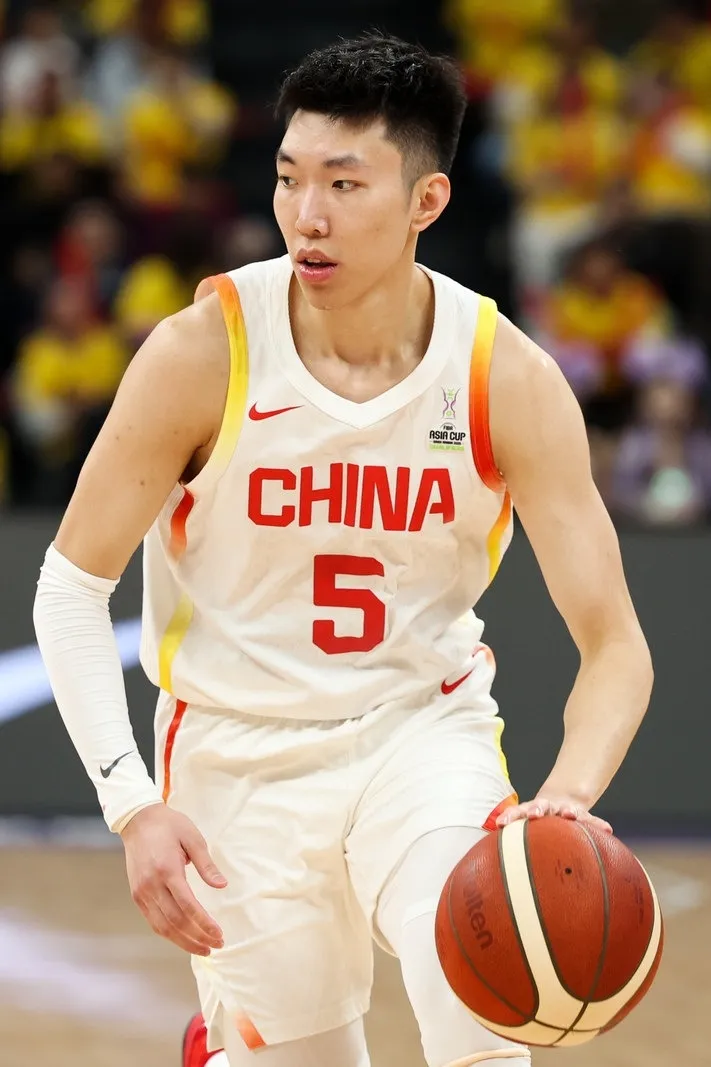 为什么廖三宁运球重心那么高，不会被断……  看了两场中国男篮的热身赛...