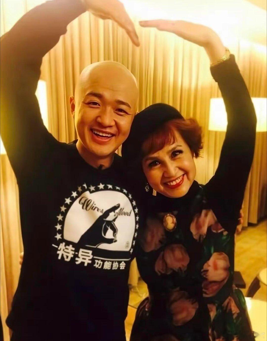 #建议芒果重启旋风孝子#包贝尔和妈妈包锋这对组合好有意思，要是旋风孝子重启，想看母子俩日常唠嗑拌嘴。 ​