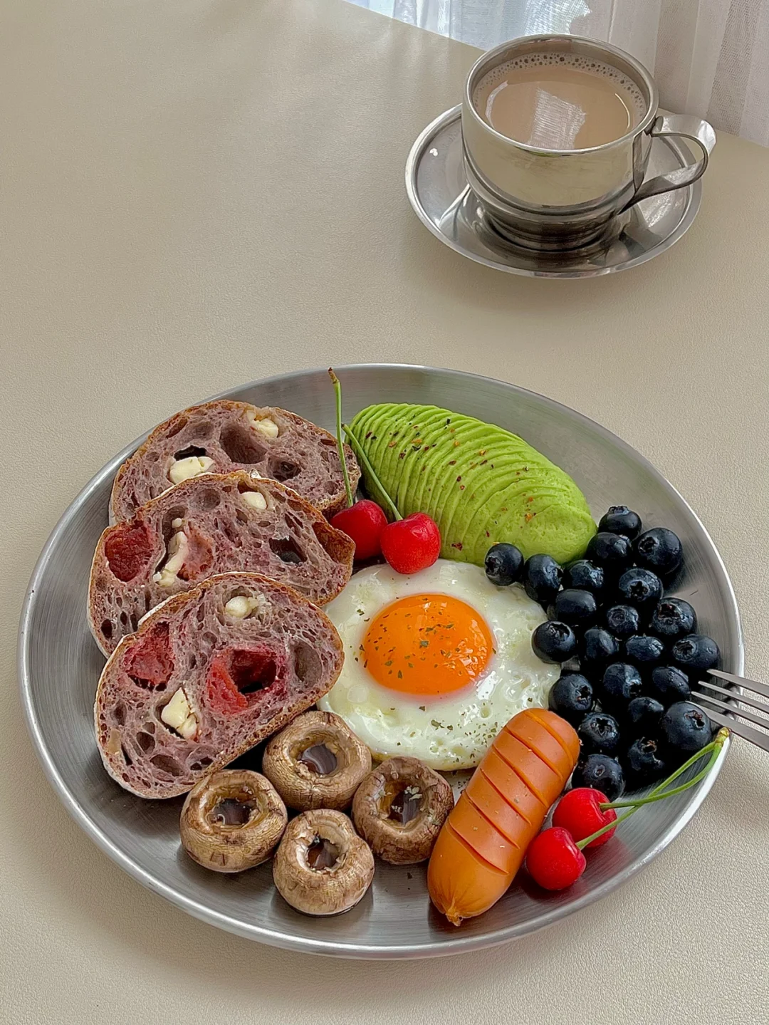 ☀️工作日早餐一盘端｜草莓奶酪欧包早餐盘😋