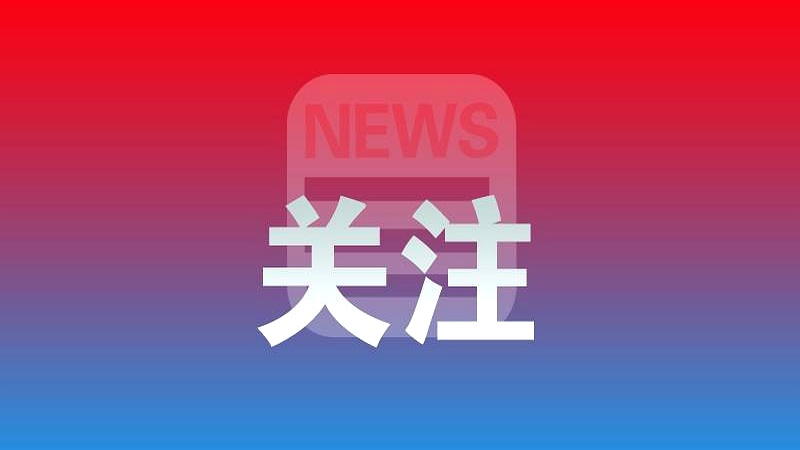 做短视频三年多，背着那么大的债务压力，李亚鹏接受采访却直接撂了句硬话：窦靖童和李嫣从来没进过我的直播间，以后也不会让孩子们进，甚至连一个明星好友都没请过
 

现在网上搞直播带货的，恨不得把家里人全拉到镜头前演剧本，连亲情都能标个价。他倒好，宁愿自己一个人在镜头前卖力吆喝，也没打过两个女儿的主意，更