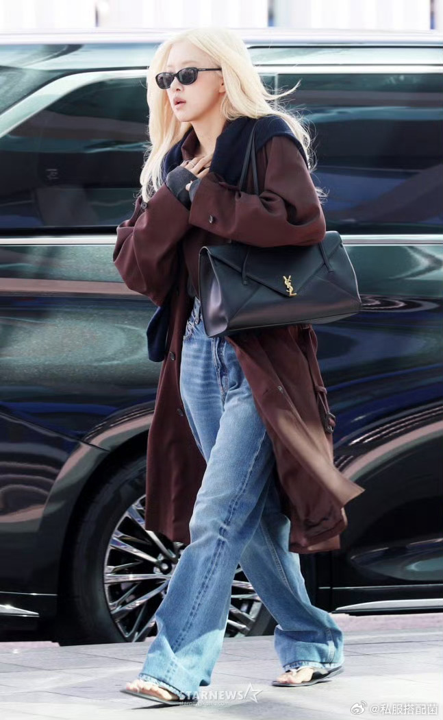 日常私服[超话]ROSÉ[超话] blackpink 朴彩英rose机场私服✈️ 秋风中的玫瑰🌹 秋日风衣慵懒style[音乐][音乐] ​​​