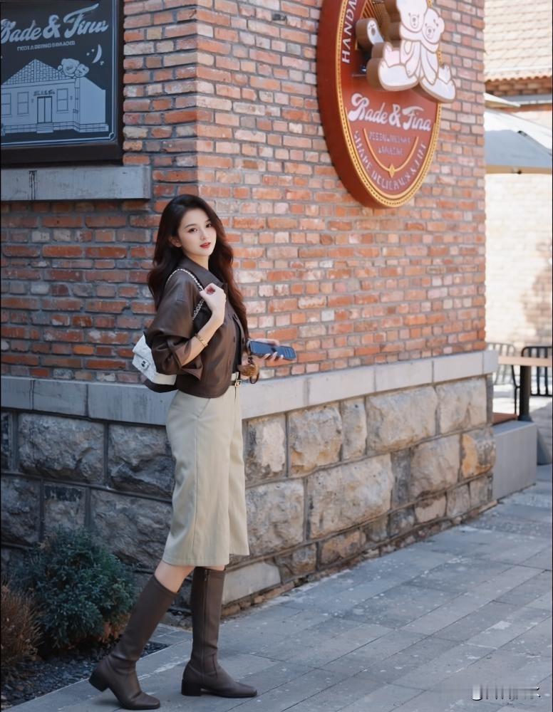 复古棕咖控本命秋冬装！通勤穿成法式氛围感美女，这套搭配公式锁死