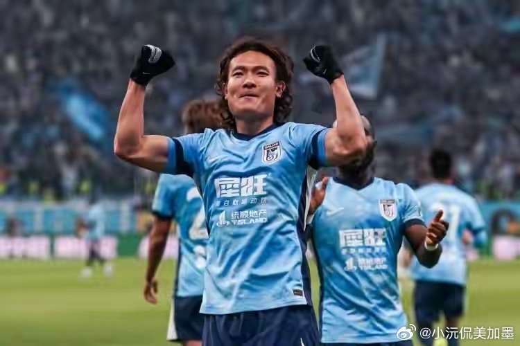 天王山决战！大连英博全员出征成都，连在京治疗的毛伟杰也归队，赛前才宣奖金，重视程度拉满；必须赢才能续争冠悬念。成都蓉城52分领跑，主场收官打平即夺队史首冠，最大敌人是心魔。悬念今晚揭晓！#大连英博全员出动重视程度超任何时候##成都蓉城主场收官能否夺冠# ​