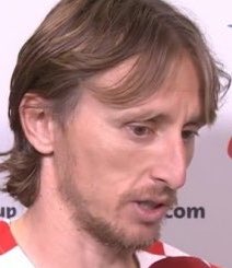 🚨卢卡·莫德里奇谈在克罗地亚7-0惨败中对阵英格兰的裘德·贝林厄姆：

🗣️ 卢卡·莫德里奇：“赛前，我和裘德聊了聊，我对他说，‘今晚，忘掉所有关于皇马的事。你是英格兰，我是克罗地亚。’

“他笑了笑说，‘我知道，卢卡。但别指望我会让你轻松过关。’

“我笑了，因为我完全明白他的意思。

“今晚不同
