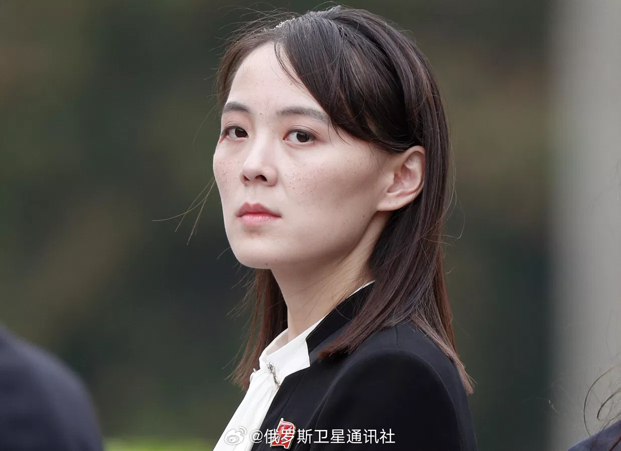 【金正恩胞妹威胁日本：若试图军事扩张将遭毁灭性打击】据朝中社援引金与正的话报道，#朝鲜#最高领导人金正恩的妹妹、朝鲜劳动党中央委员会部长金与正威胁#日本#，一旦其试图进行军事扩张，朝鲜将立即予以毁灭性打击。
 
金与正说：“如果日本胆敢做出错误的选择，那么其将立即遭到毁灭性打击，此后绝 ​