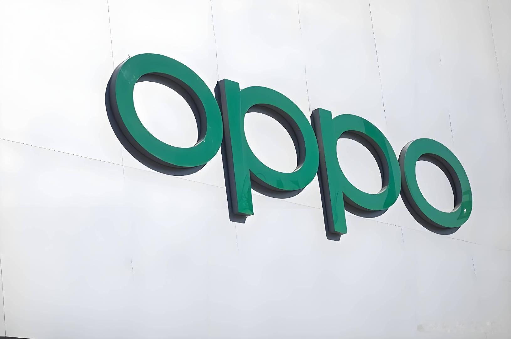 OPPO Find X10曝光，四等边极窄直屏，边框不足1毫米，搭配全套三枚2亿哈苏镜头，无凑数传感器。这几年旗舰影像路线分化，有的主打计算虚化，有的死磕原生解析力。全焦段高规格硬件，意味着机身重量、成本都会上涨。厂商在硬件堆料和手感之间做取舍，极致硬件的代价，最后还是由消费者买单。 ​