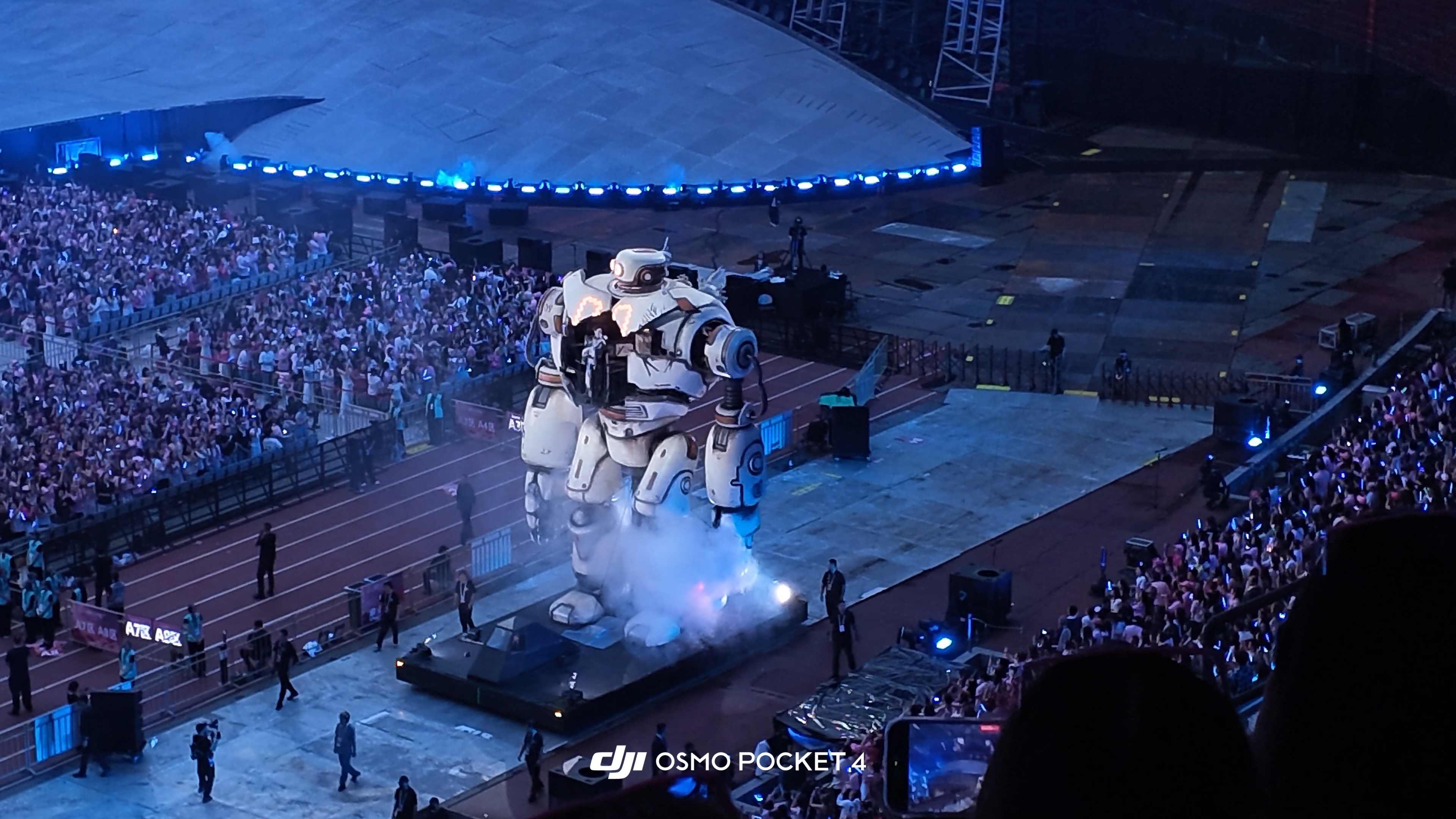大疆简直太适合拍演唱会了 ​