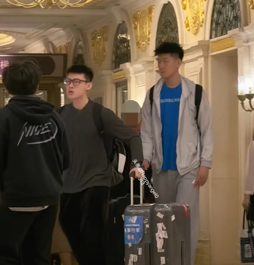 杨鸣车还没走远，辽宁队更衣室就传出两件大事，一个要留，一个要来，赛季刚...