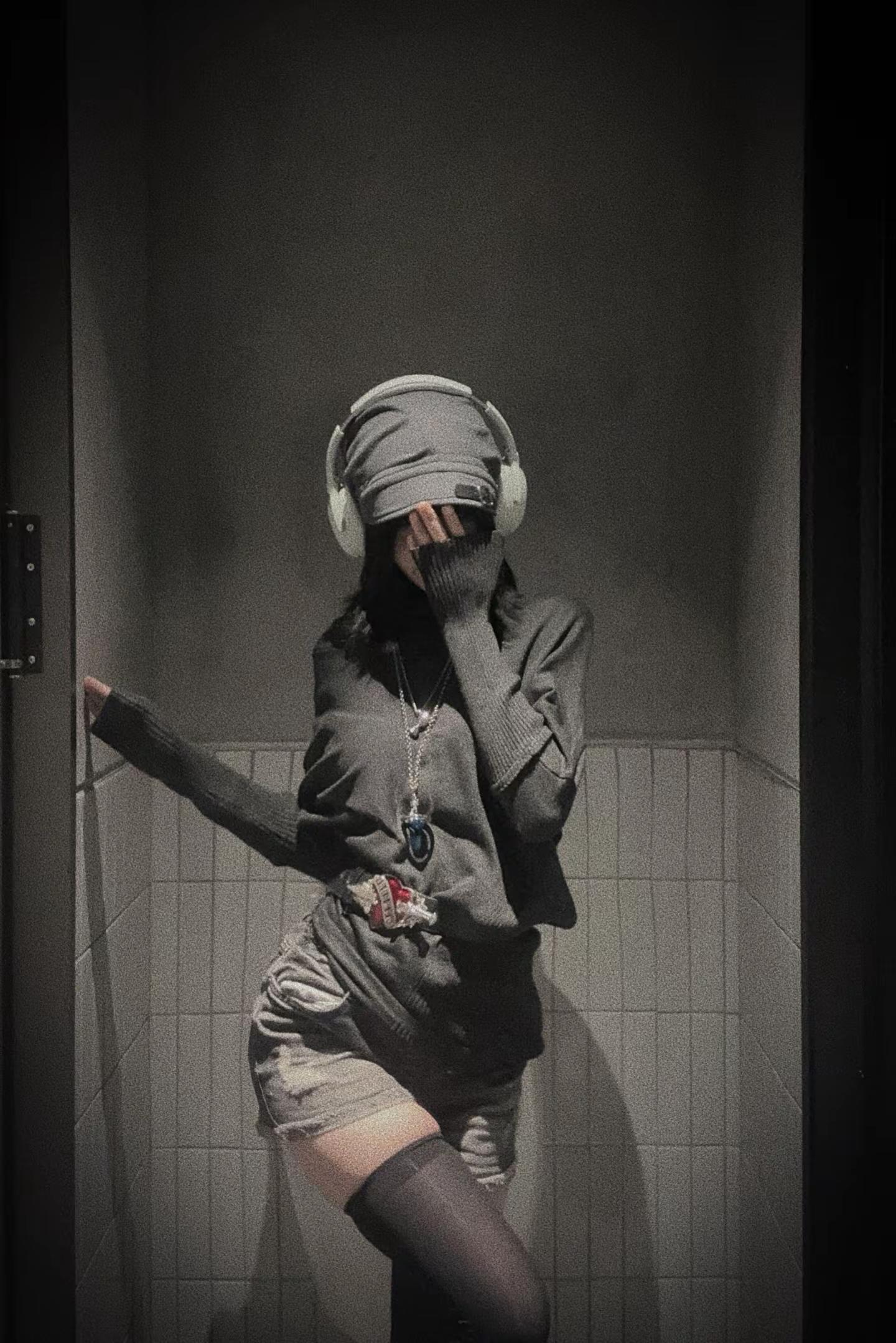 <p>ootd 性冷淡风 黑色 美女 古早 <!--{img:0}--...