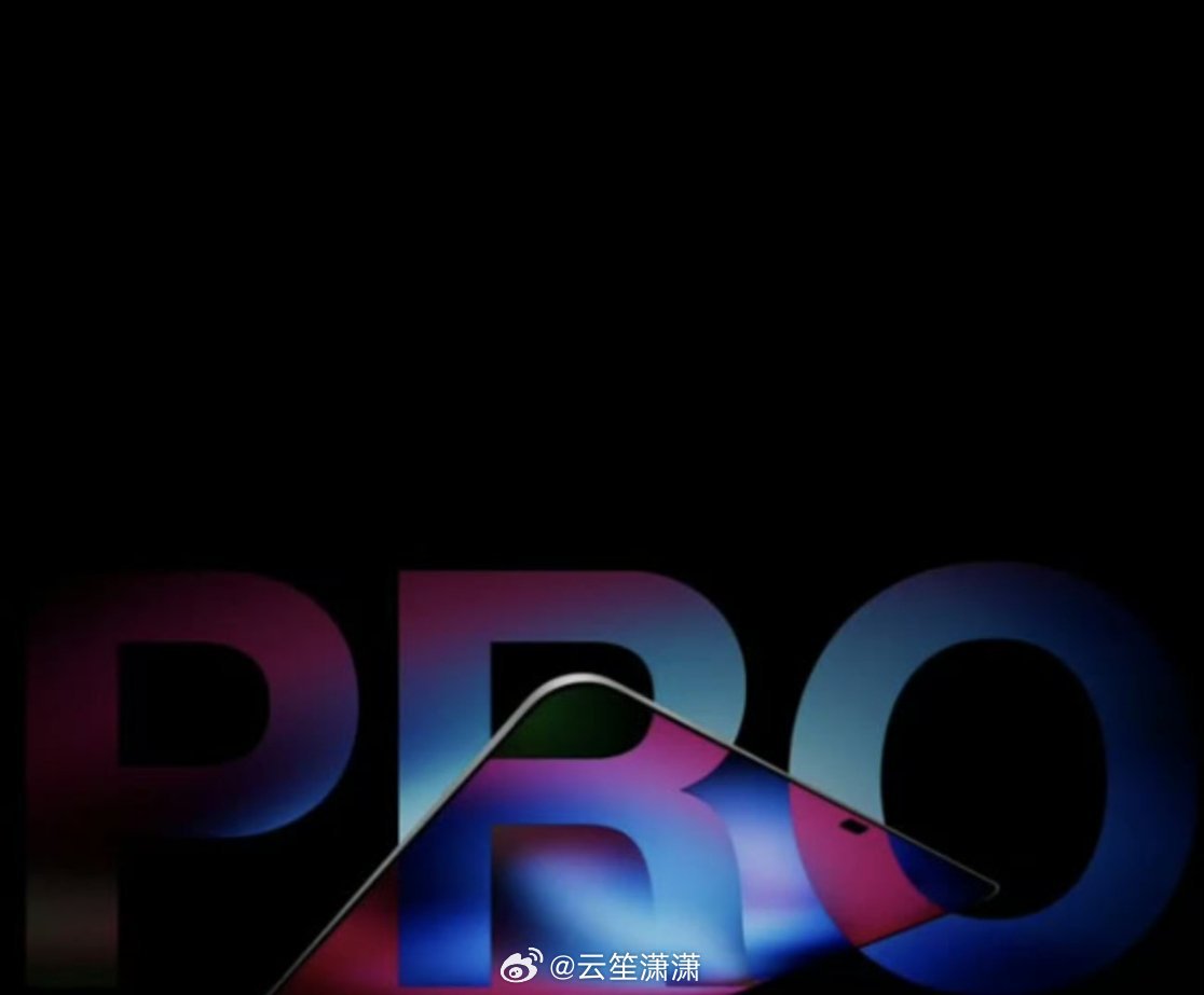 【4个月涨5000元！苹果首款触屏#MacBookPro预计涨价5000元# 最后爆料：定价外观散热全都大改】苹果首款搭载OLED触摸屏的MacBook Pro即将正式登场。其中14英寸版本预计起售价2899美元，16英寸版本起售价预计不低于3399美元#触屏MacBookPro值得买吗# ​