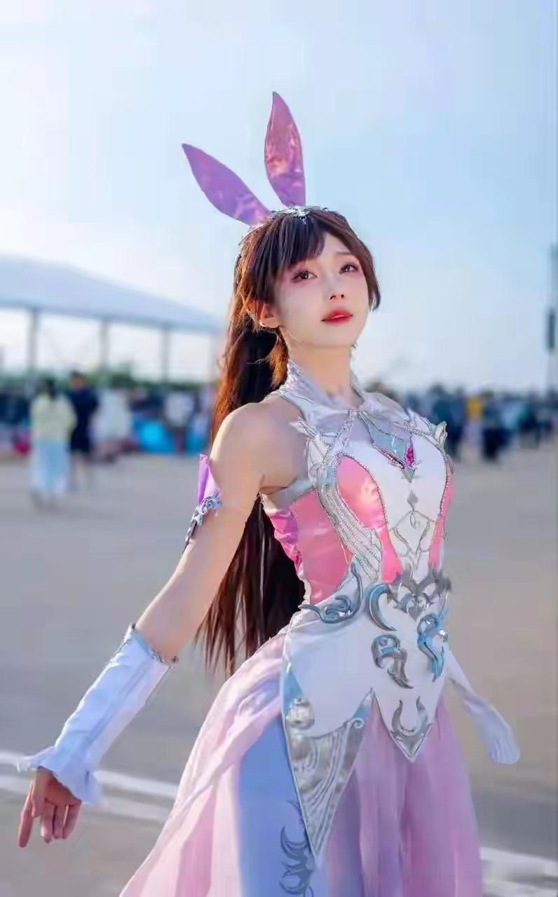 最近刷B站，看到好多美女变装cos《斗罗大陆》的小舞，那叫一个精彩。不...