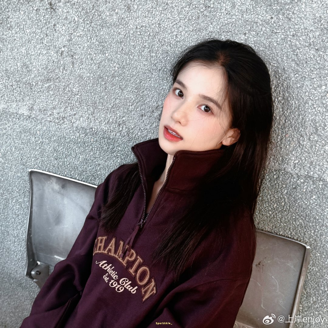 #张婧仪[超话]##张婧仪代言比亚迪秦MAX# |#张婧仪缇兰# |#张婧仪紫簪# |
 星空迷上了山野,有雾有灯也有归人。唯有你的光辉,能像漫过山岭的薄雾。
​