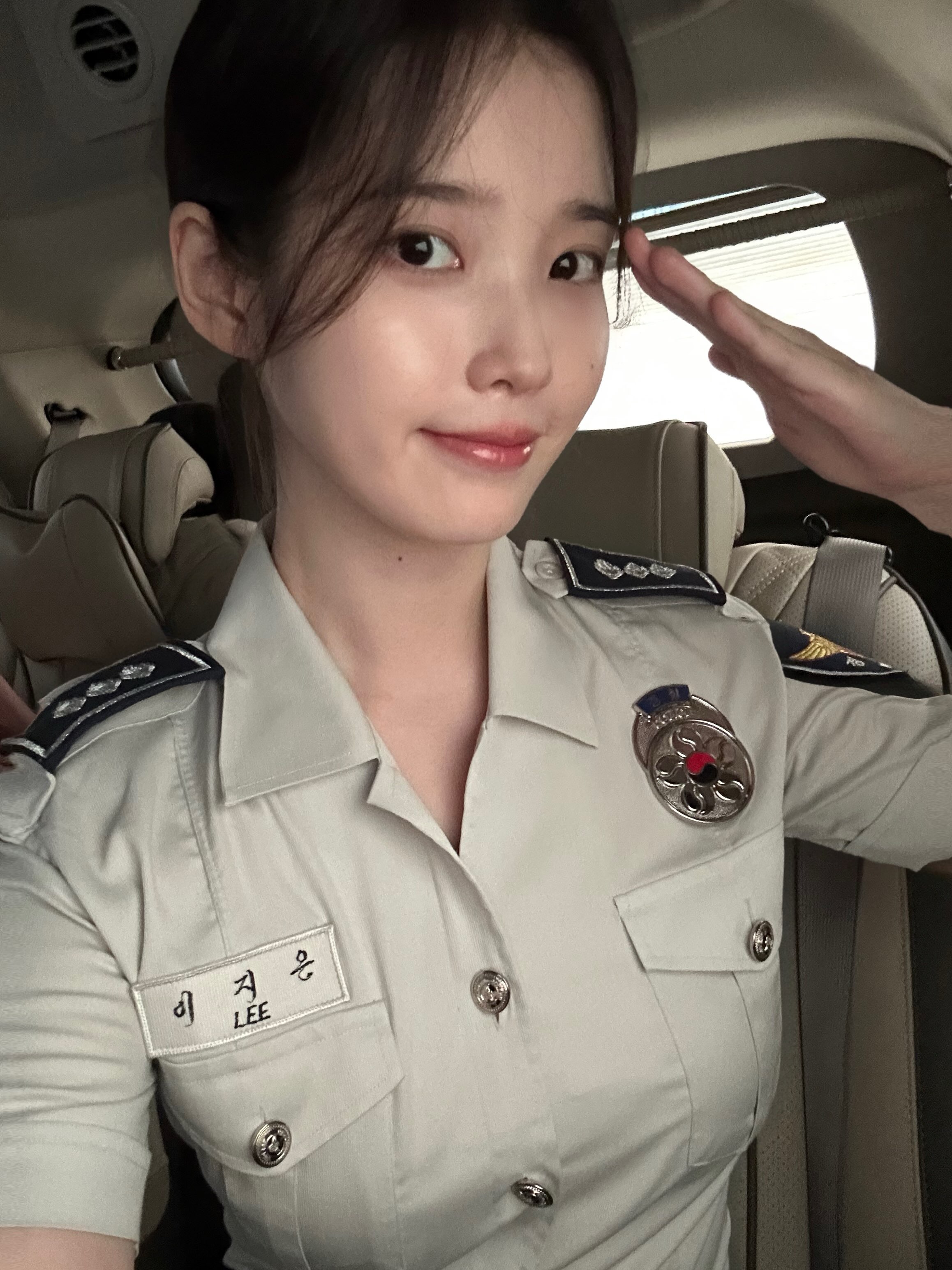 追韩团这么多年，四代团的女神颜值梯队真的各有各的杀招。
裴珠泫是公认的四代神颜，360度几乎找不到死角，清冷疏离的氛围感拉满，可盐可甜随便截一张图都能当头像，稳坐颜值第一的位置。金智秀是标准的韩式大气美人，撞脸汤唯被喊小汤唯，哪怕有人说她没记忆点，也没法否认她那张脸挑不出硬伤。
Sana是出了名的钓
