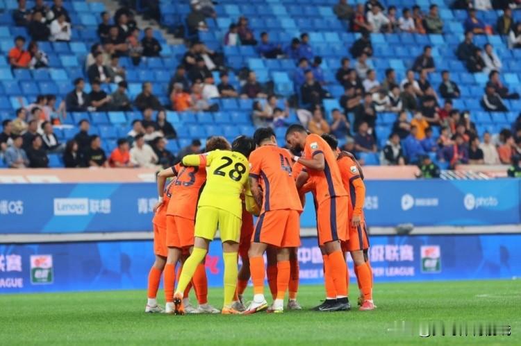 青岛海牛终于回到了他应该待的地方！无论是球队整体实力还是俱乐部的财力根本和中超不匹配！每年看着海牛保级真是太累心了，还是在中甲玩玩就算了！


本赛季上半赛季的一波连胜一度让海牛看到了保级希望，但随着下半赛季的一波十连败直接提前三轮降入中甲，其实也没有啥好遗憾的，海牛降级是很多方面的因素，回中甲沉淀