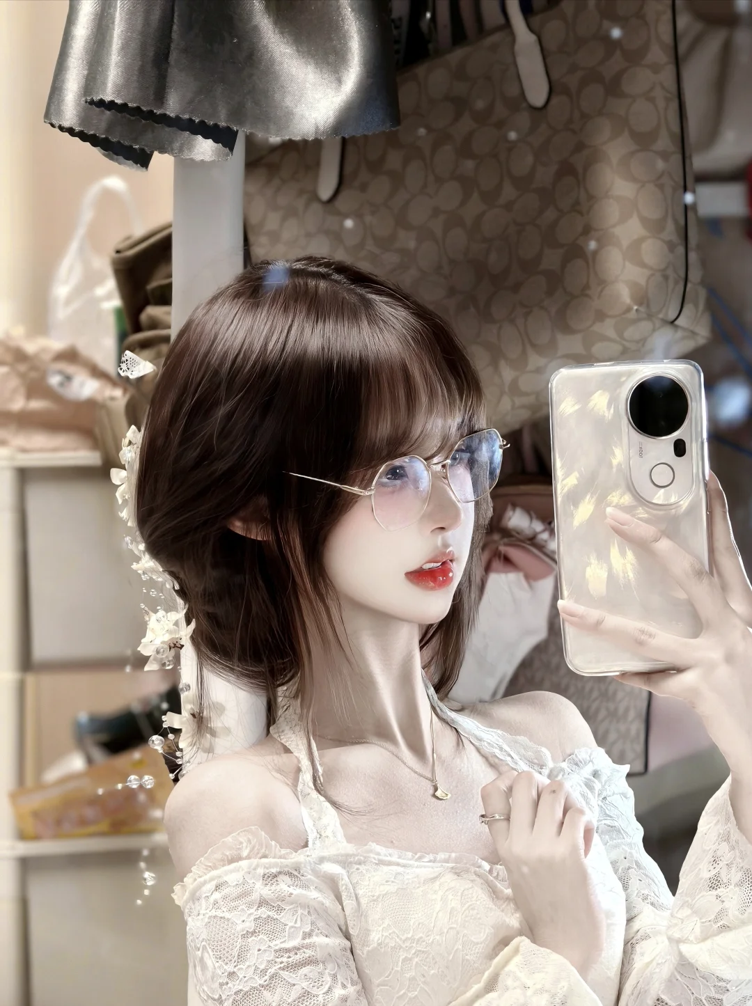 山黛远，月波长