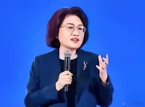 【第七页的动态】何庭波女士可能怎么也没想到！她信心满满地发布了震惊全球...