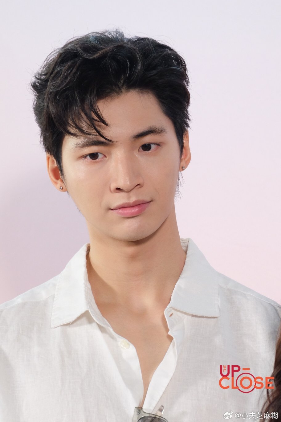 #pondponlawit[超话]# 期待这个新剧 演中国人那可太合适了 感觉会有必说中文的KPI[笑cry] ​