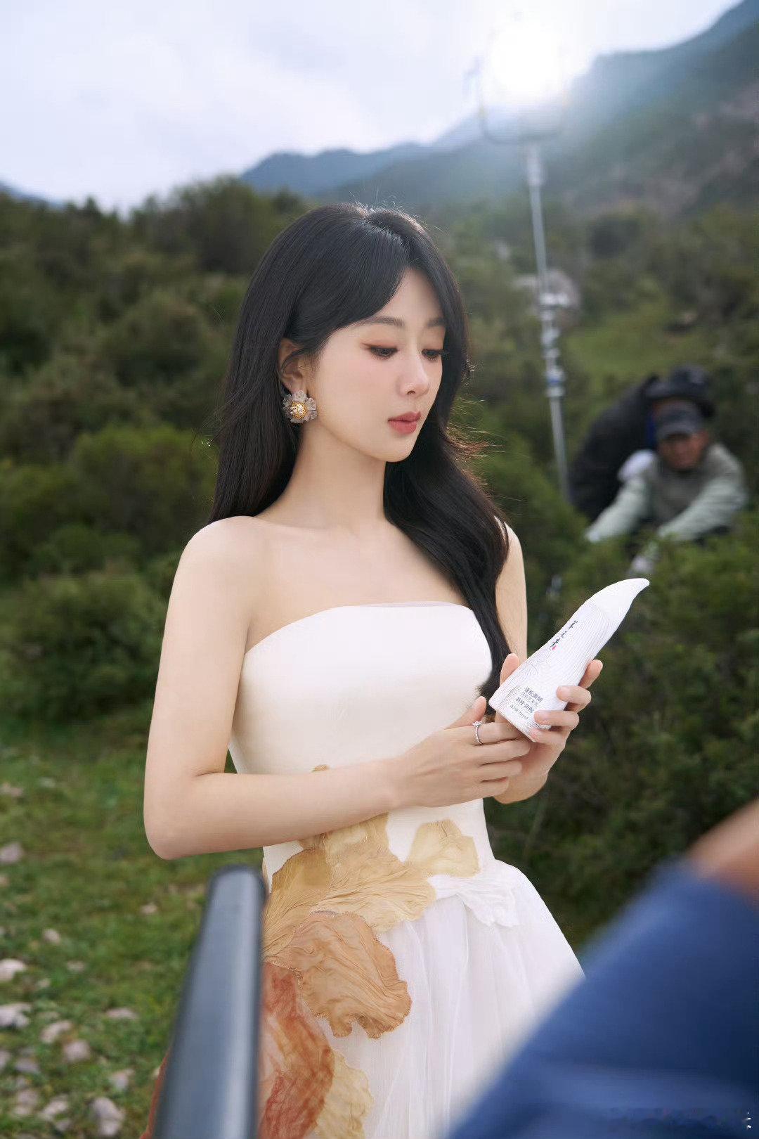 #杨紫[超话]## yz#‍杨紫玉兰花开君再来# yz#杨紫董竹君#

我爱你一直爱到月亮那边，再绕回来

杨紫好看｜杨紫女神｜杨紫美女｜杨紫绝美｜杨紫超甜｜杨紫角色｜杨紫演技｜杨紫综艺｜杨紫台词｜ ​