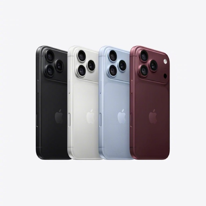 【#iPhone18Pro主摄#】

iPhone 18 Pro系列搭载4800万像素主摄，采用第二代索尼IMX903传感器，1/1.3英寸底，支持24mm焦距和f/1.78光圈。

核心升级是全新可变光圈技术——可根据拍摄场景在f/1.78到f/16之间自动调节，提供更自然的背景虚化和更清晰的微距表现。相比上代f/1.78固定光圈，可变光圈在强光 ​