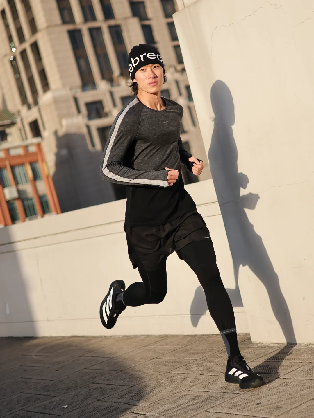 模特的冬天跑步靠自律